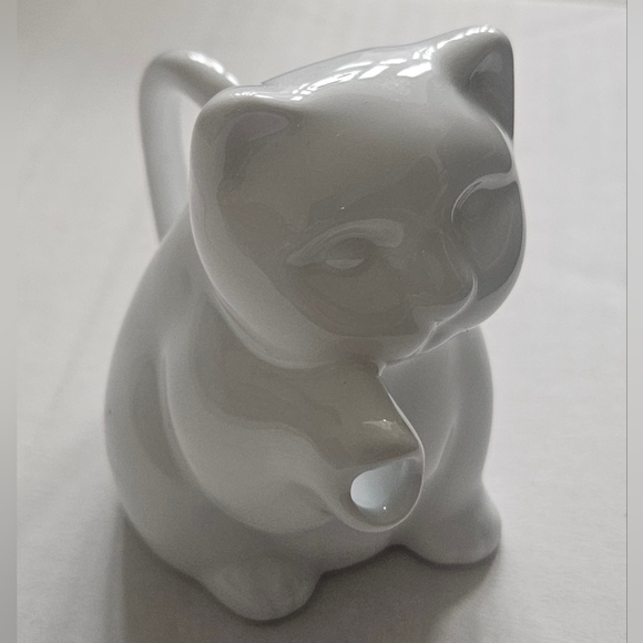 Mini Cat Shape Creamer White Glazed Porcelain Kitty Creamer - Picture 11 of 13
